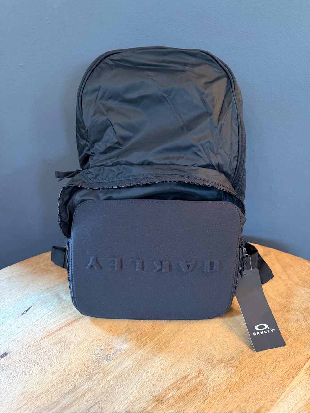 Oakley Black Crestible Packable BP Backpack. - Picture 4 of 9